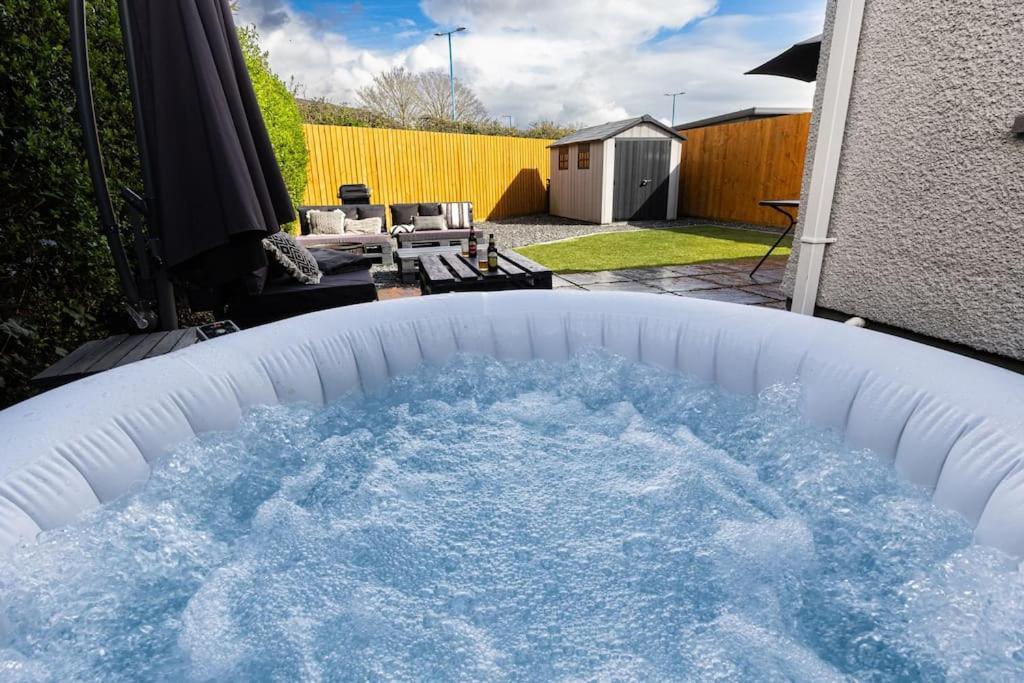 Holiday home Steel Town - Comfy In With Hot Tub & Dart Board Port Talbot