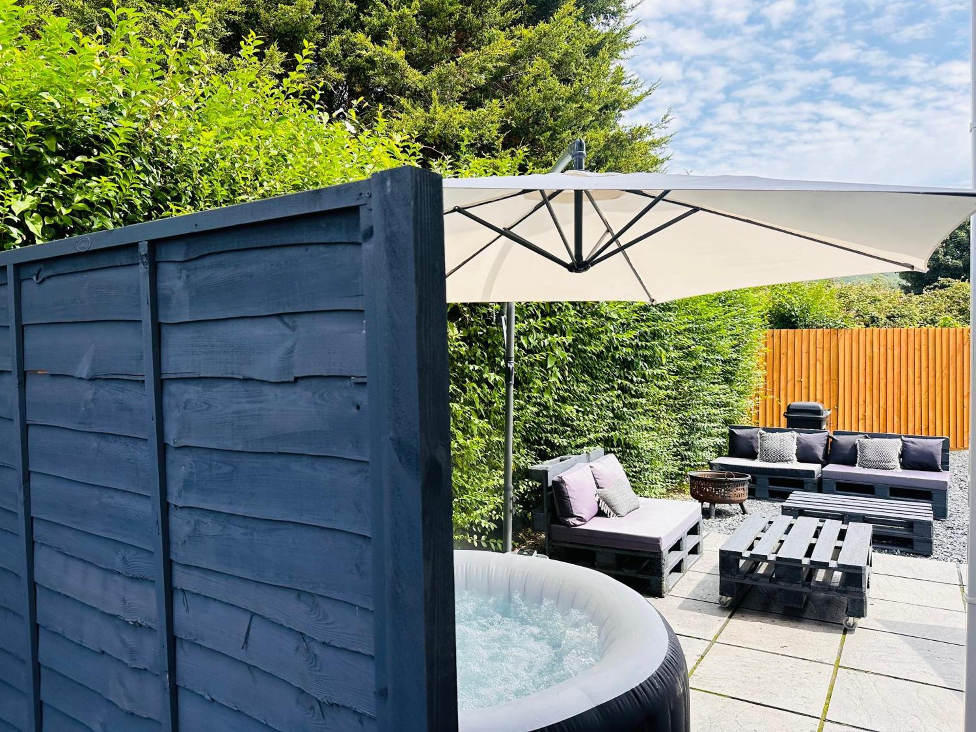 Holiday home Steel Town - Comfy In With Hot Tub & Dart Board Port Talbot