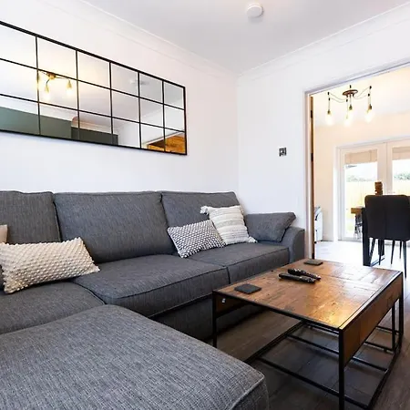 Steel Town Lodge - Comfy Home In Port Talbot With Hot Tub & Dart Board Esterno foto