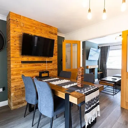 Steel Town Lodge - Comfy Home In Port Talbot With Hot Tub & Dart Board Esterno foto