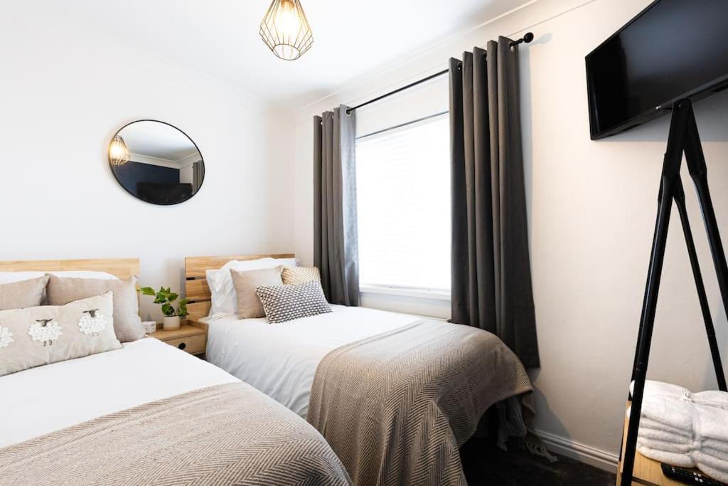 Casa vacanze Steel Town - Comfy In With Hot Tub & Dart Board *