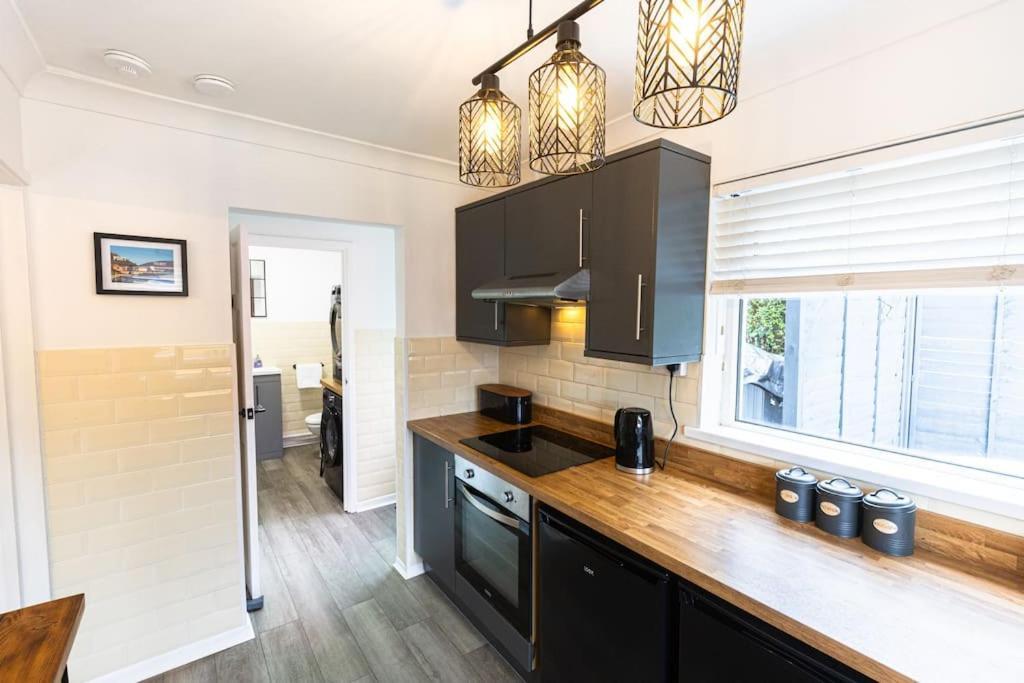 Casa vacanze Steel Town - Comfy In With Hot Tub & Dart Board *