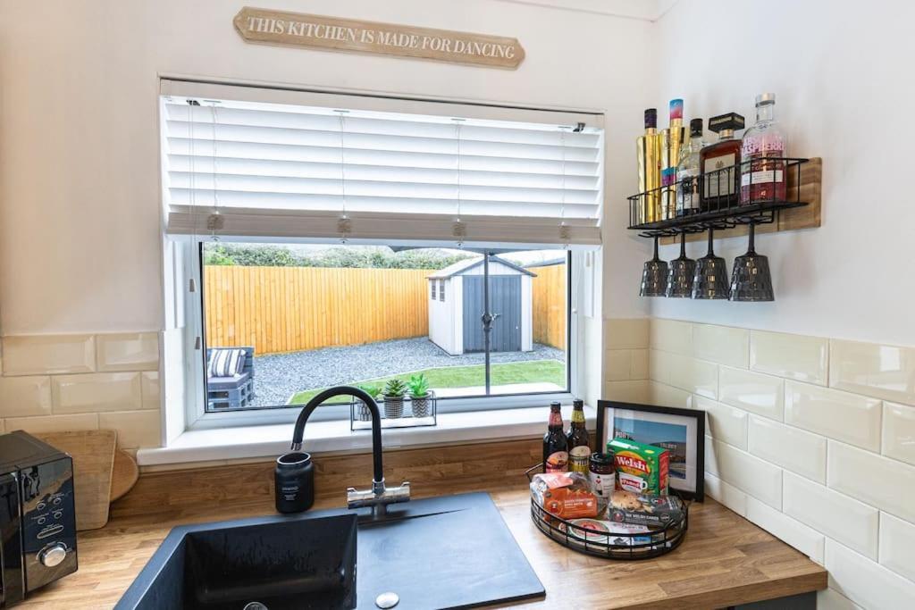 Steel Town - Comfy In With Hot Tub & Dart Board Casa vacanze