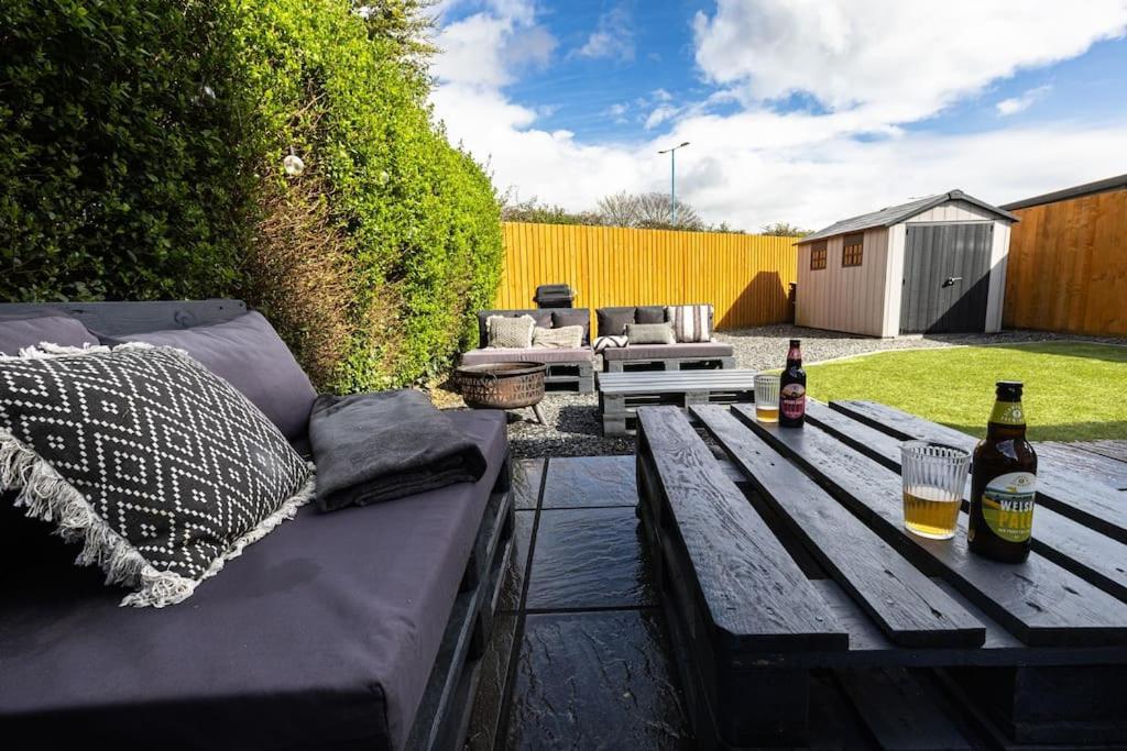 Casa vacanze Steel Town - Comfy In With Hot Tub & Dart Board